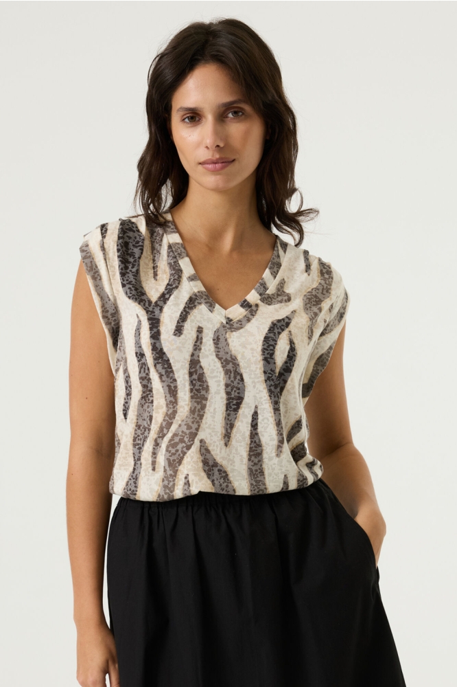 Garcia beige dames top | Model vooraanzicht