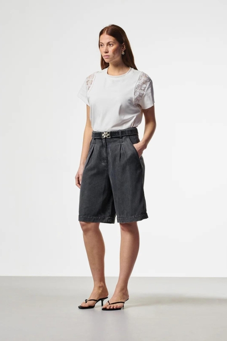 Aaiko ecru dames t-shirt | Model