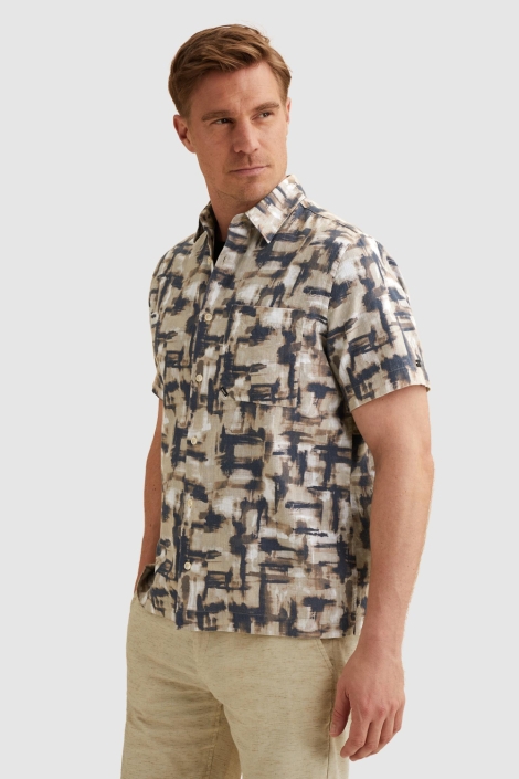 Vanguard beige heren overhemd | Model zijaanzicht