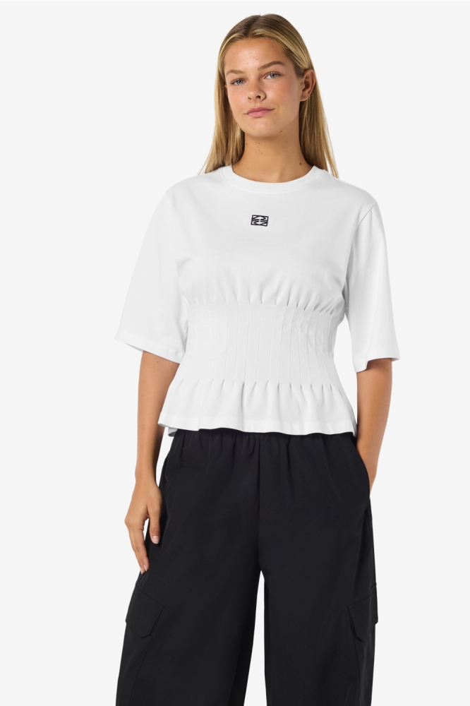 Noisy may witte dames t-shirt | Model vooraanzicht