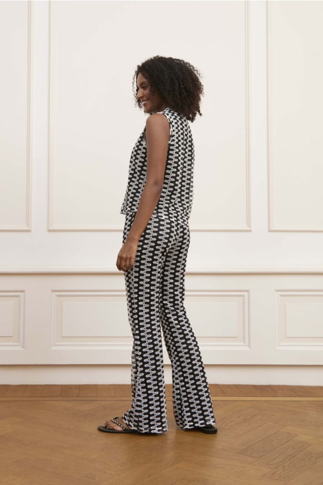 Lofty Manner zwarte dames top | Model zijaanzicht