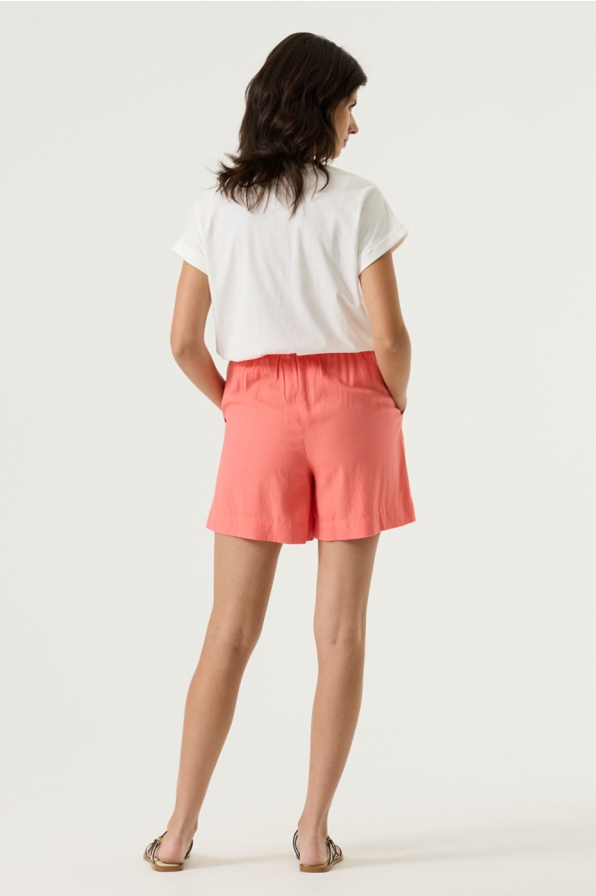 Garcia witte dames t-shirt | Model achteraanzicht