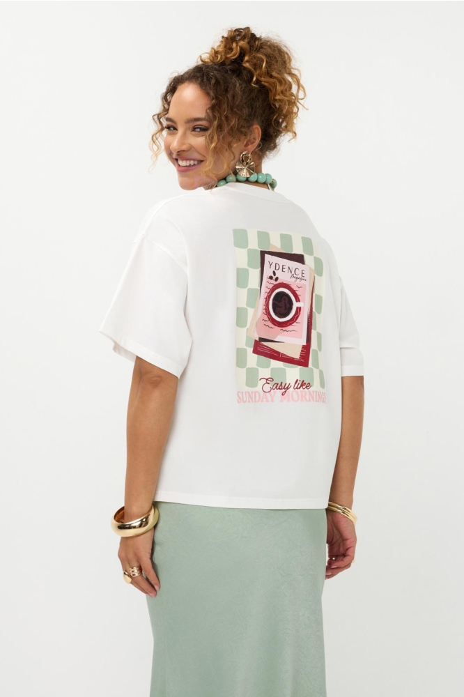 Ydence witte dames t-shirt | Model achteraanzicht