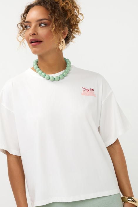 Ydence witte dames t-shirt | Model vooraanzicht