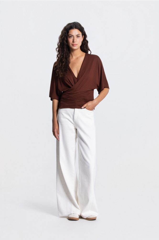 Juffrouw Jansen bruine dames t-shirt | Model