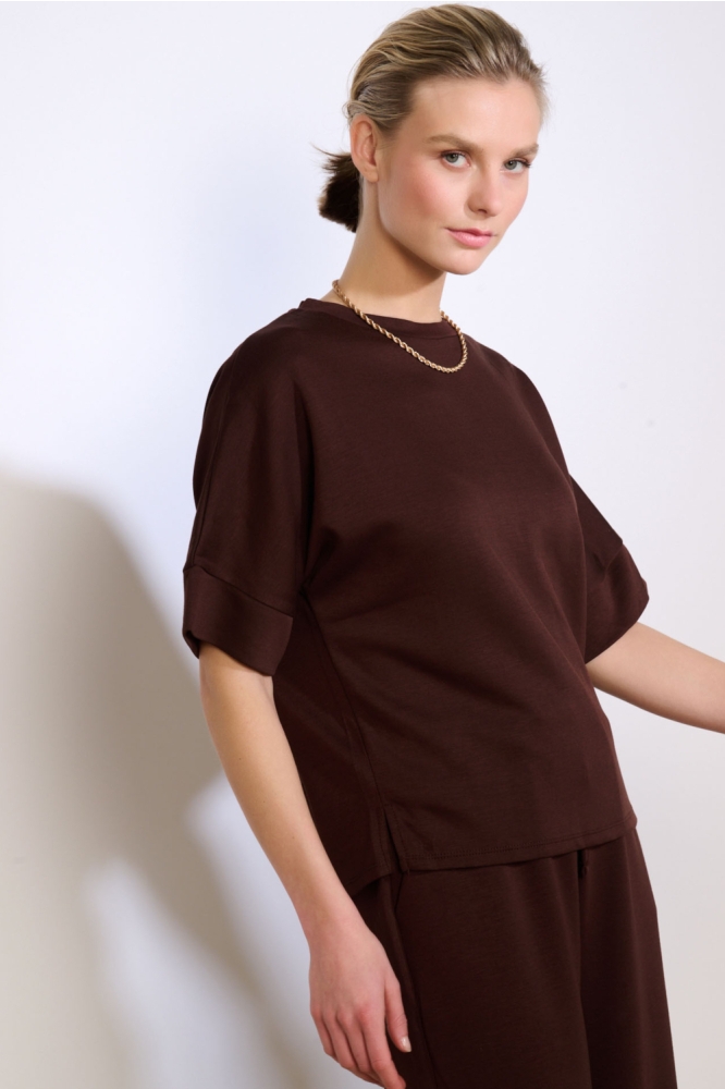 LolaLiza bruine dames t-shirt | Model zijaanzicht