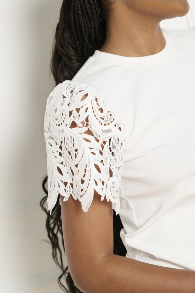 LolaLiza witte dames t-shirt | Close up