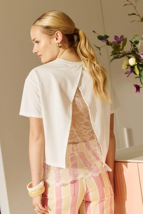 LolaLiza witte dames t-shirt | Model achteraanzicht