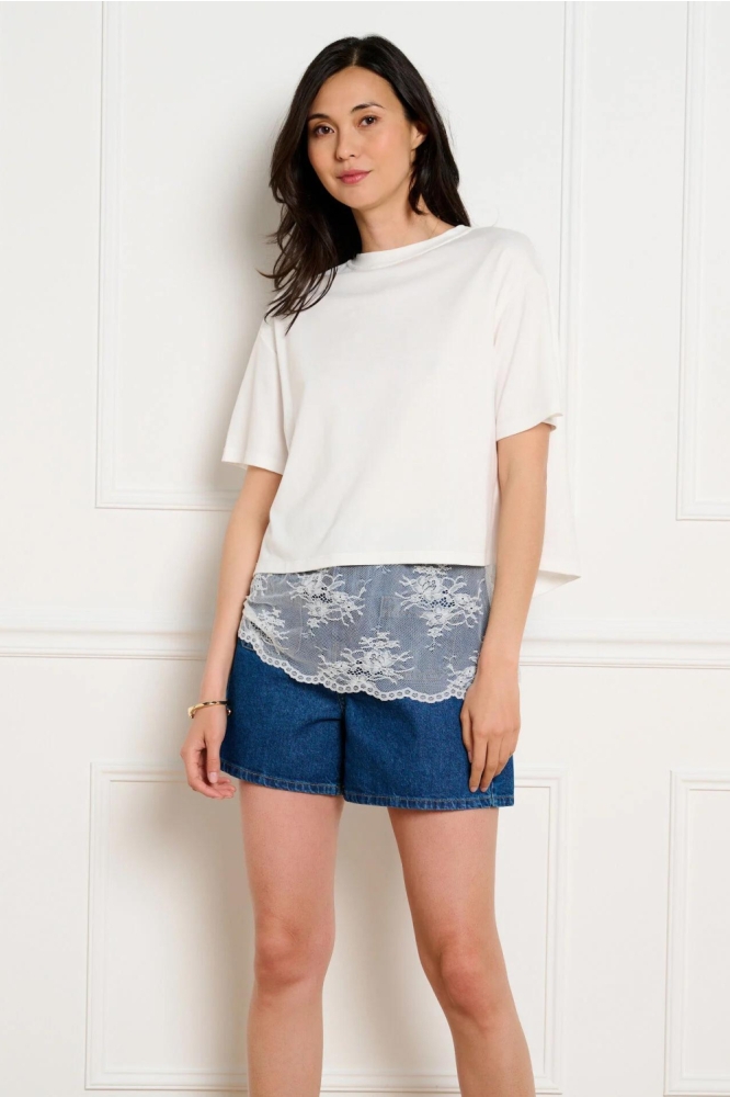 LolaLiza witte dames t-shirt | Model vooraanzicht