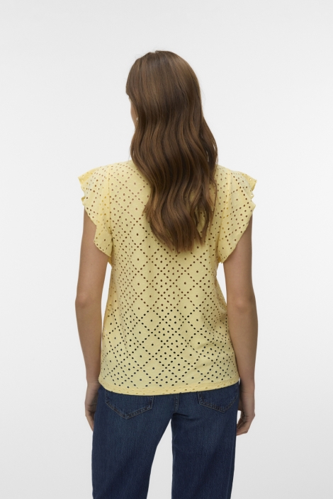 Vero Moda gele dames t-shirt | Model achteraanzicht