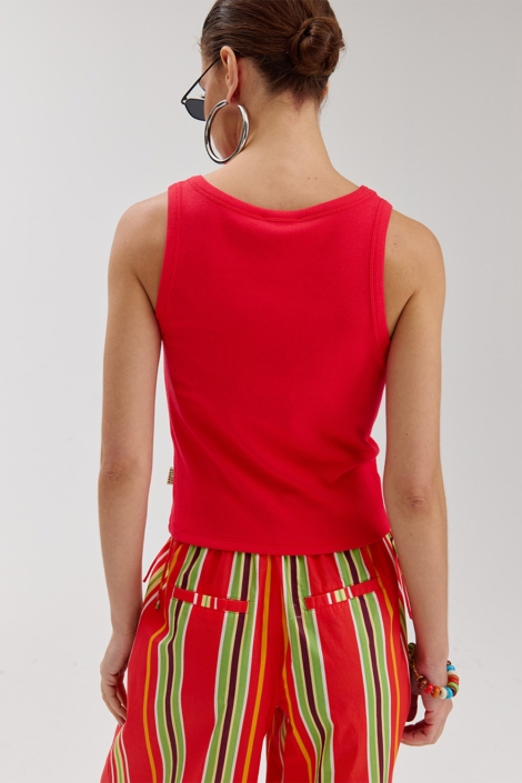 Harper & Yve rode dames top | Model achteraanzicht