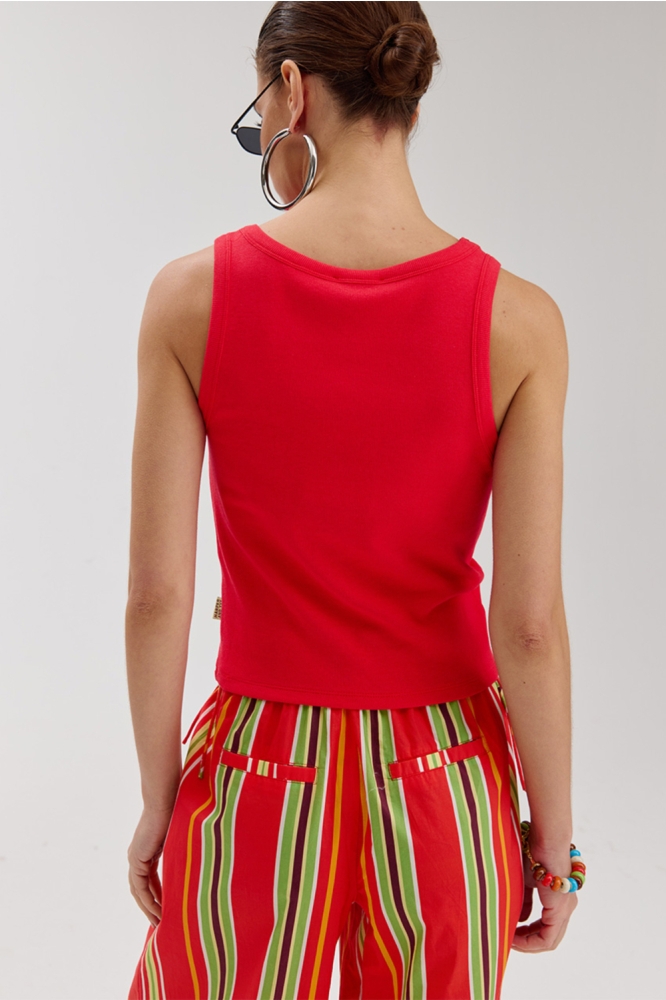 Harper & Yve rode dames top | Model achteraanzicht