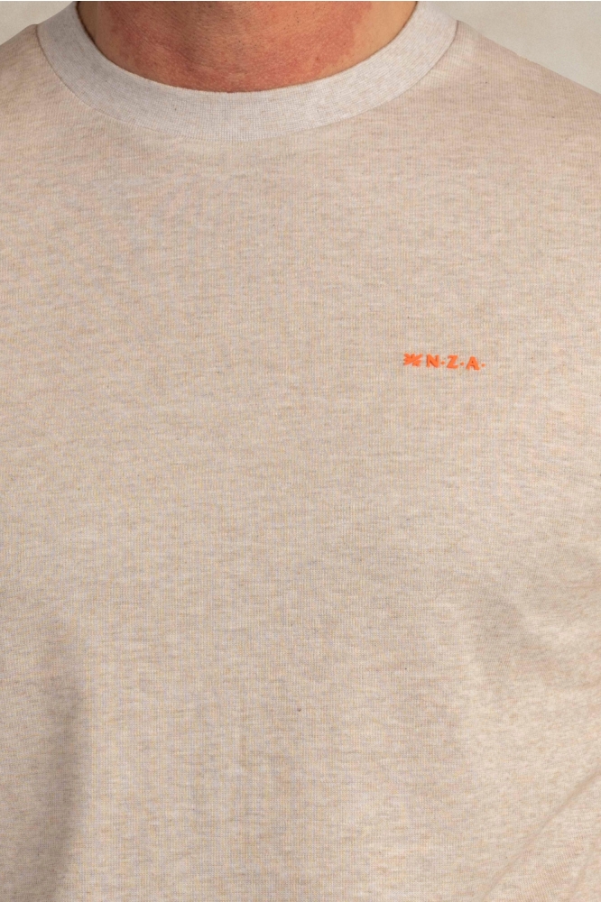 NZA zand heren t-shirt | Close up