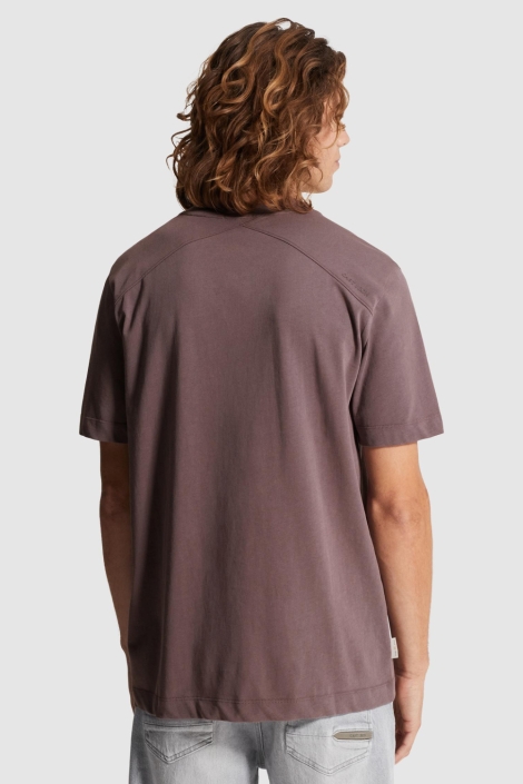 Cast Iron bordeaux heren t-shirt | Model achteraanzicht