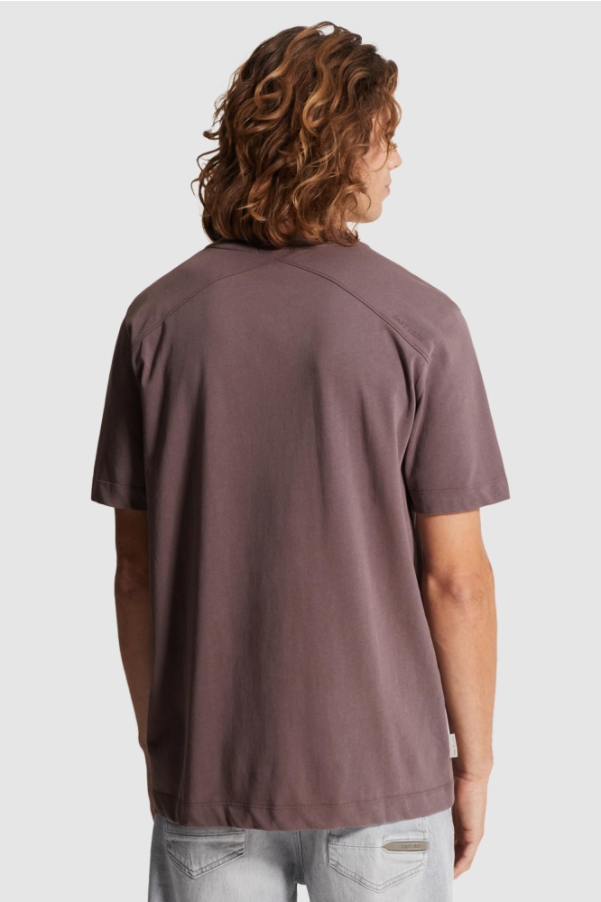 Cast Iron bordeaux heren t-shirt | Model achteraanzicht