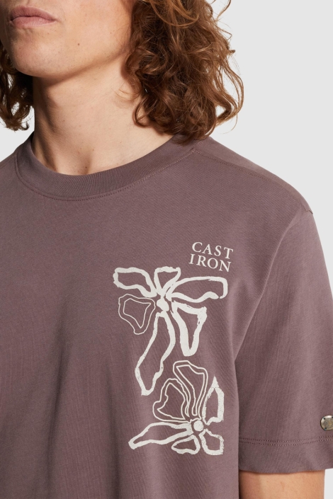 Cast Iron bordeaux heren t-shirt | Close up