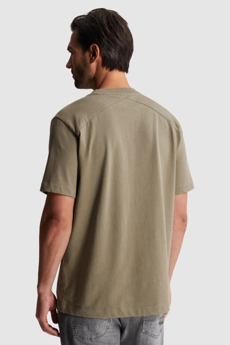 Cast Iron groene heren t-shirt | Model achteraanzicht