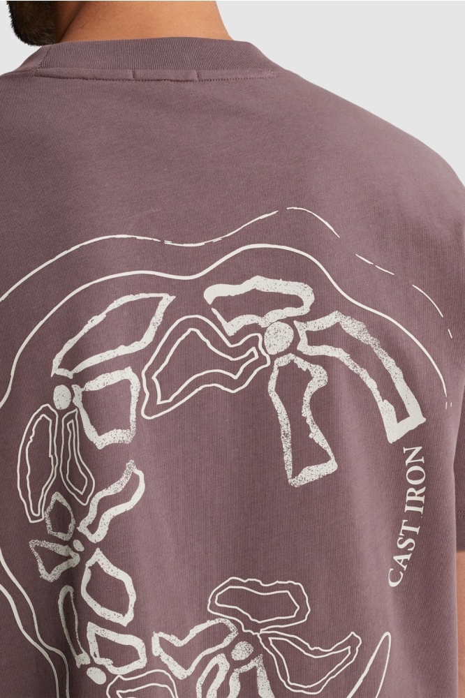 Cast Iron bordeaux heren t-shirt | Close up