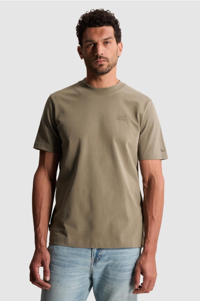 Cast Iron groene heren t-shirt | Model vooraanzicht