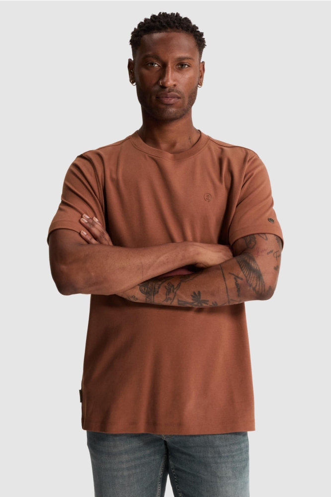 Cast Iron bruine heren t-shirt | Model vooraanzicht