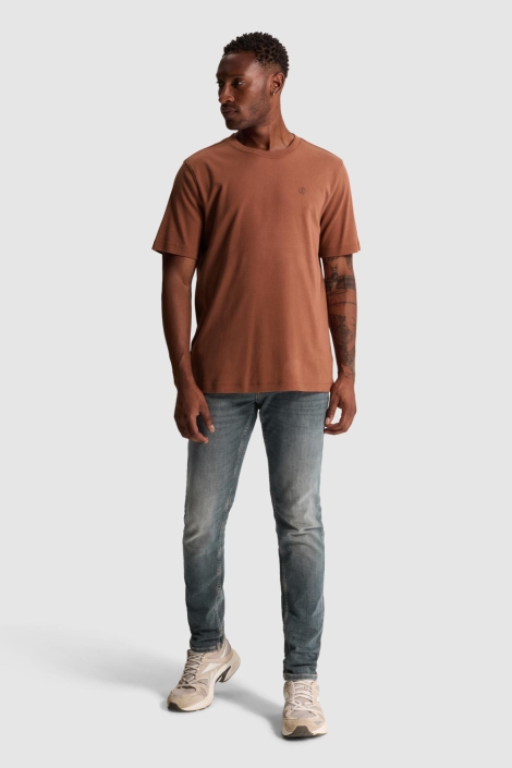Cast Iron bruine heren t-shirt | Model