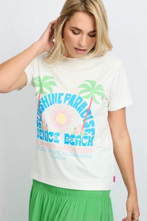 Fluresk witte dames t-shirt | Model vooraanzicht