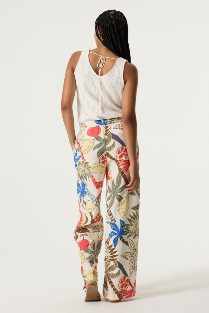 Garcia ecru dames top | Model achteraanzicht