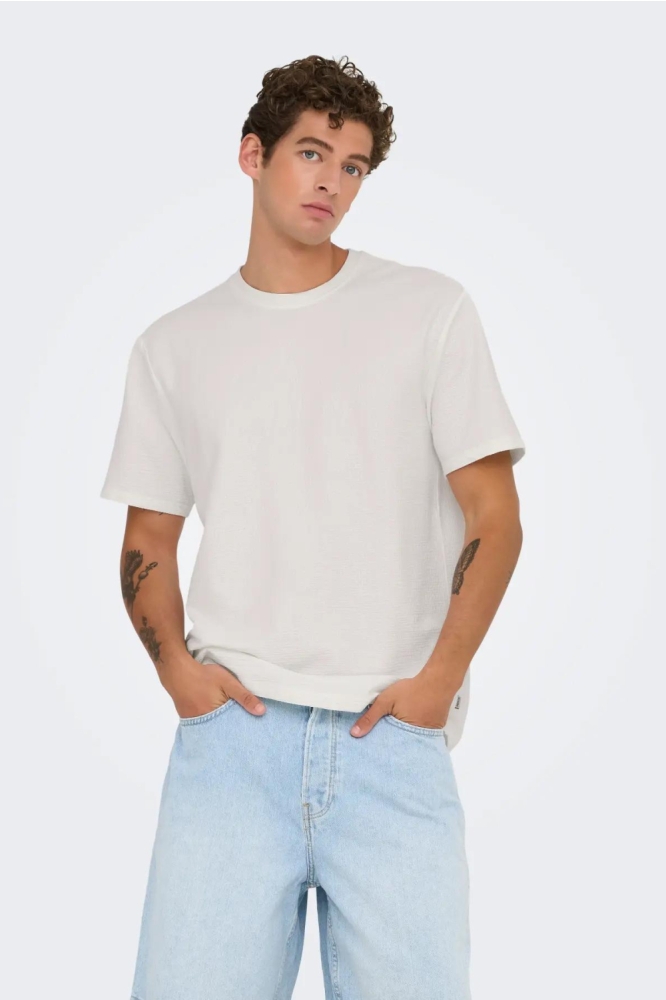 Only & Sons beige heren t-shirt | Model vooraanzicht