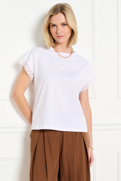 LolaLiza witte dames t-shirt | Model vooraanzicht