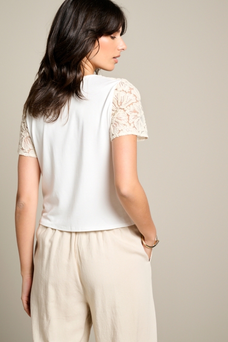 LolaLiza beige dames t-shirt | Model achteraanzicht