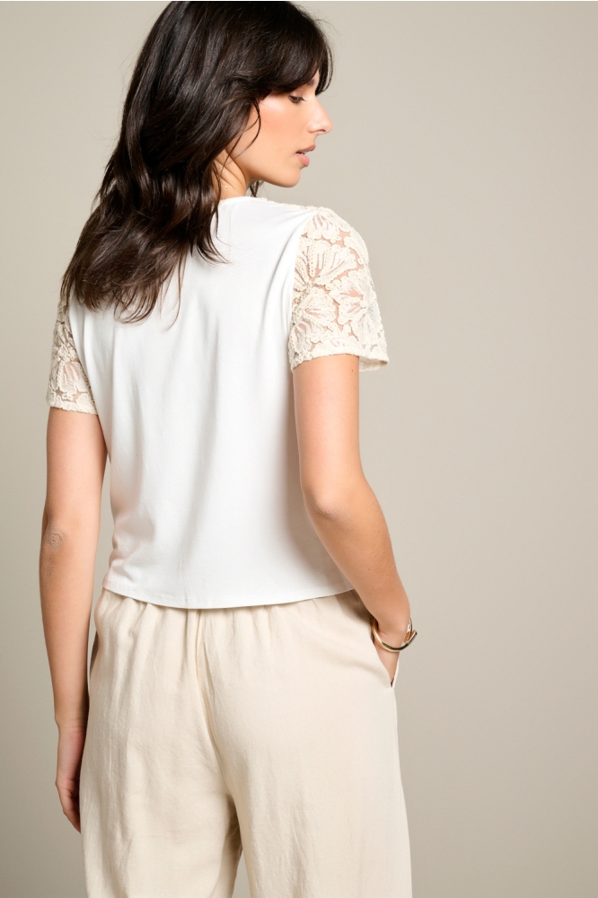 LolaLiza beige dames t-shirt | Model achteraanzicht