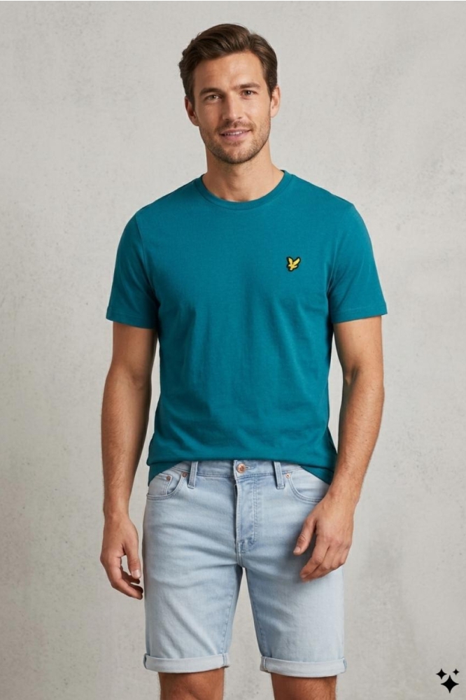 Lyle & Scott blauwe heren t-shirt | Model vooraanzicht