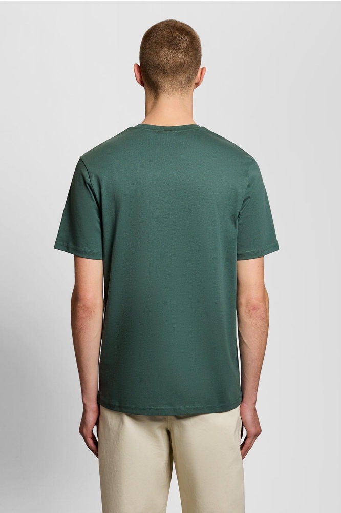 Lyle & Scott groene heren t-shirt | Model achteraanzicht