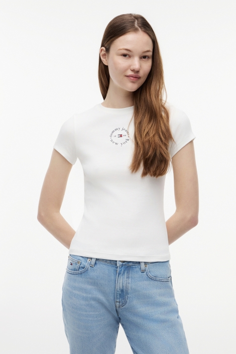 Tommy Jeans witte dames t-shirt | Model vooraanzicht