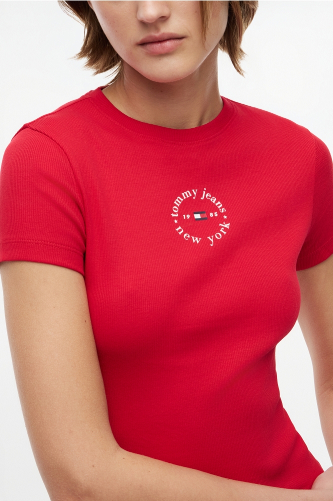 Tommy Jeans rode dames t-shirt | Close up
