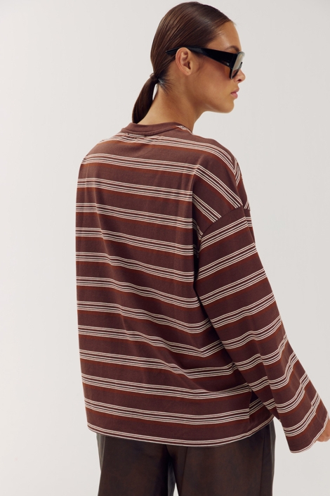 Harper & Yve bruine dames t-shirt | Model achteraanzicht