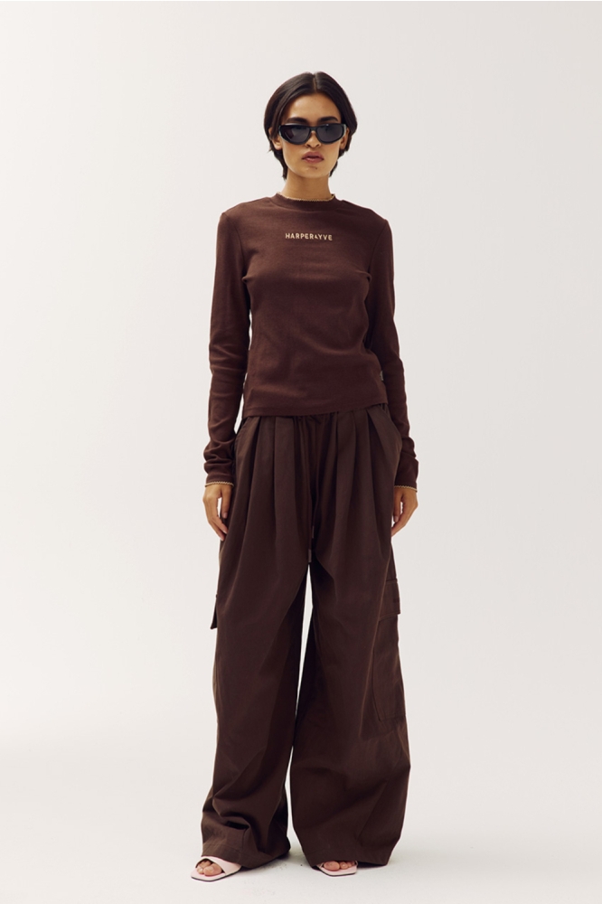 Harper & Yve bruine dames t-shirt | Model