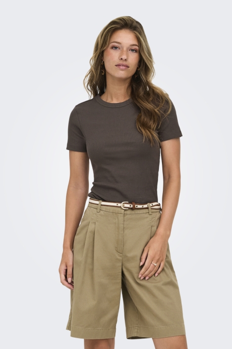 Only bruine dames t-shirt | Model vooraanzicht