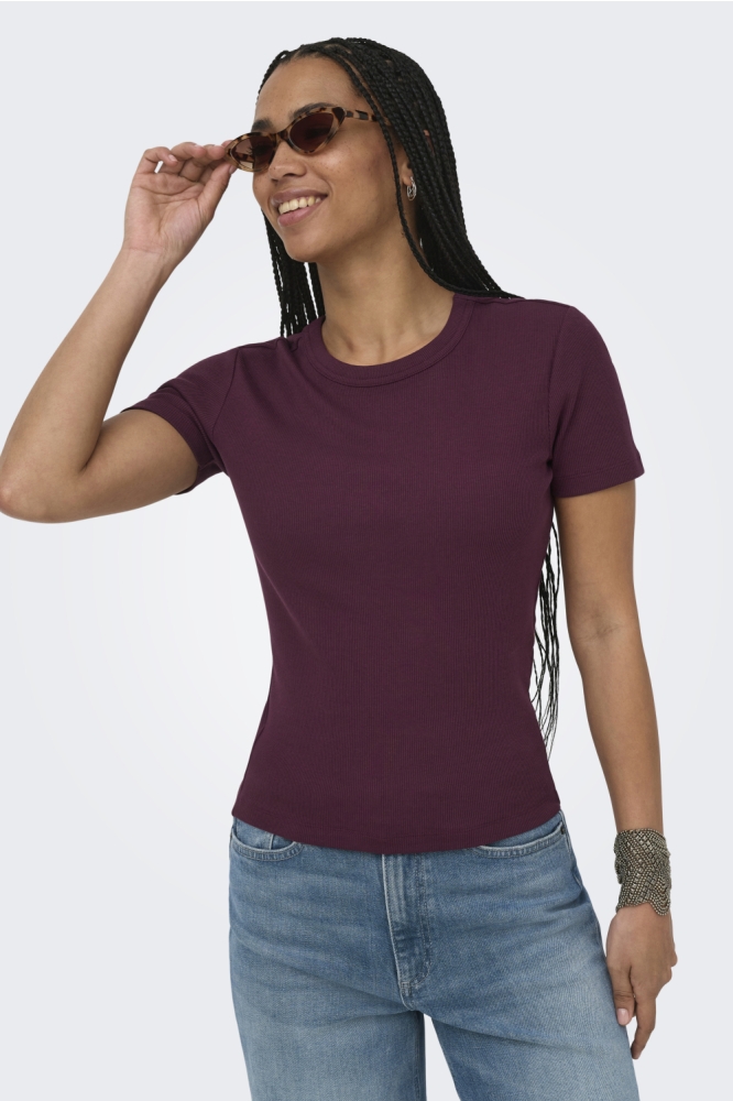 Only bordeaux dames t-shirt | Model vooraanzicht