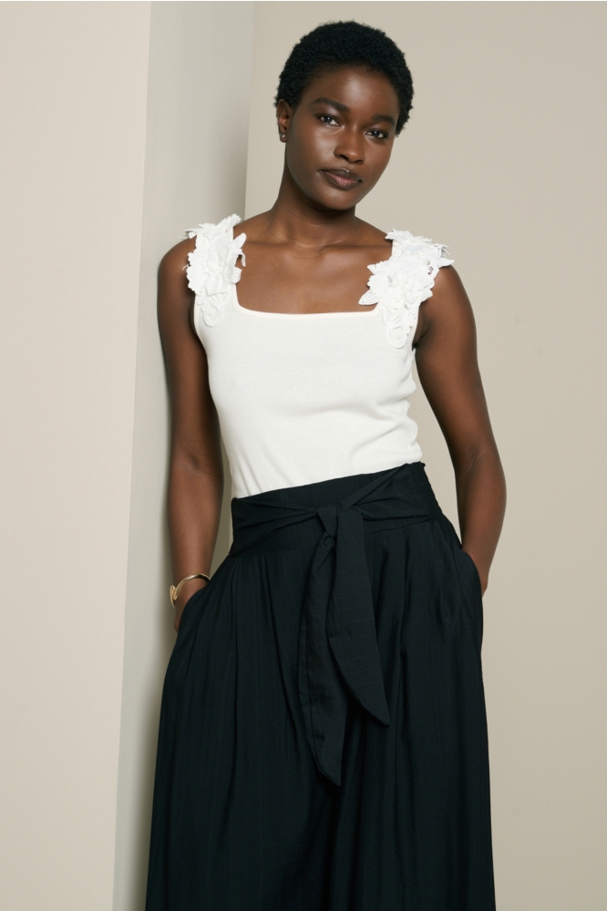 LolaLiza witte dames top | Model vooraanzicht