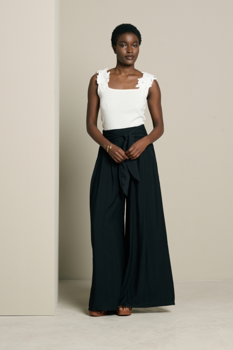 LolaLiza witte dames top | Model