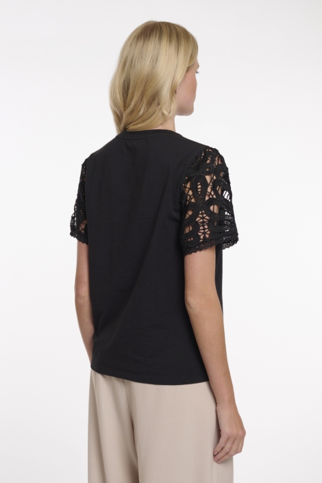 Rino & Pelle zwarte dames t-shirt | Model achteraanzicht