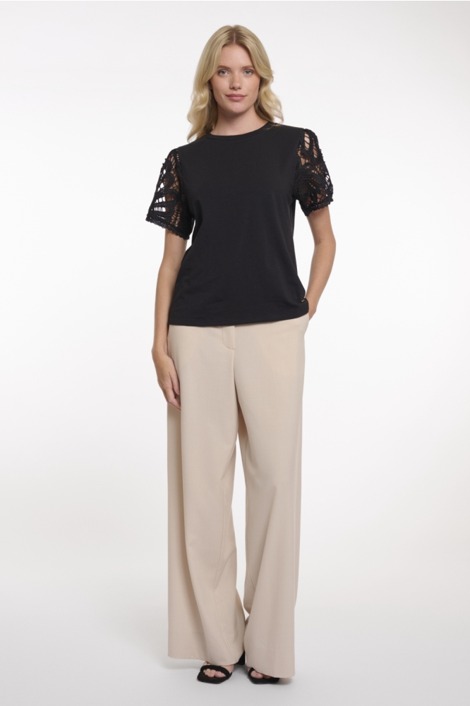 Rino & Pelle zwarte dames t-shirt | Model