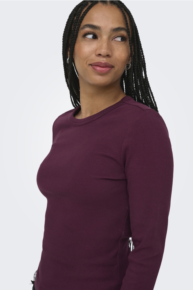 Only bordeaux dames t-shirt | Model zijaanzicht
