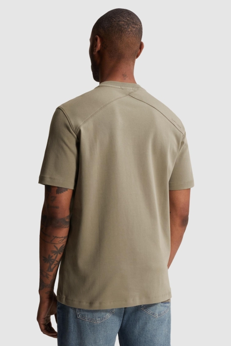 Cast Iron groene heren t-shirt | Model achteraanzicht