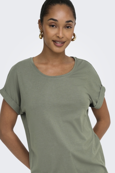 Only groene dames t-shirt | Model vooraanzicht