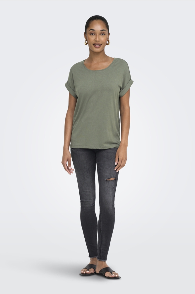Only groene dames t-shirt | Model