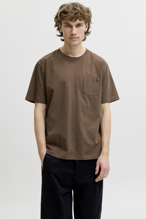 Jack & Jones bruine heren t-shirt | Model vooraanzicht