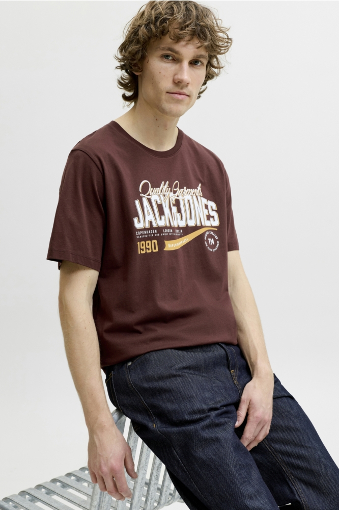 Jack & Jones bruine heren t-shirt | Model vooraanzicht
