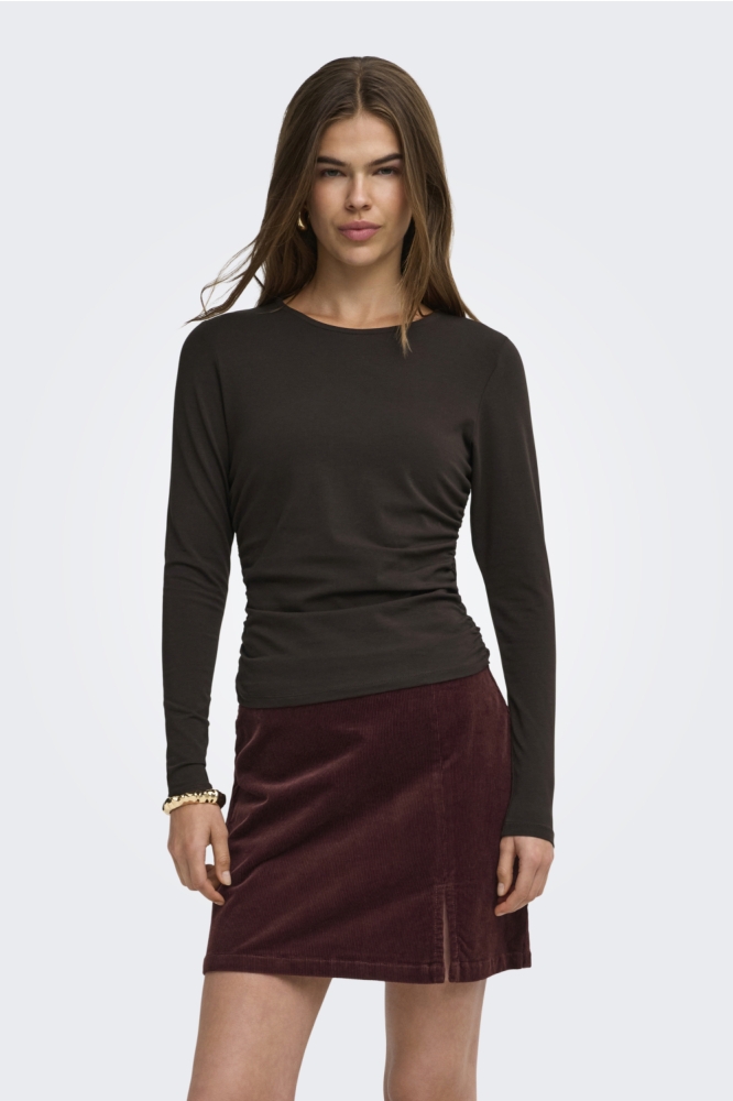 Only bruine dames t-shirt | Model vooraanzicht